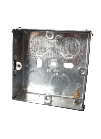 52520255-1.jpg Galvanised metal box - single 16mm - Image 1